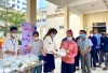 “TRẠM SẺ CHIA YÊU THƯƠNG – ĐIỂM PHÁT CƠM MIỄN PHÍ” CỦA CÔNG ĐOÀN CÔNG TY FOXCONN TẠI BỆNH VIỆN  UNG BƯỚU TỈNH BẮC GIANG