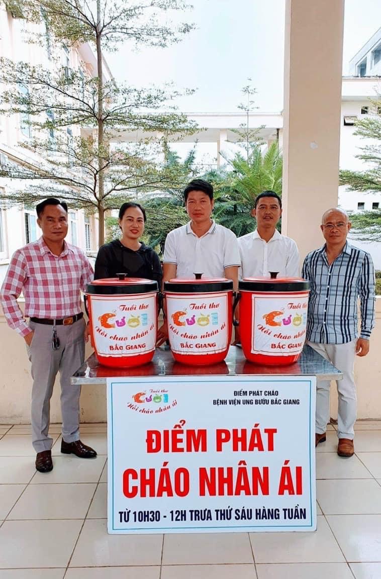 Nồi cháo từ thiện